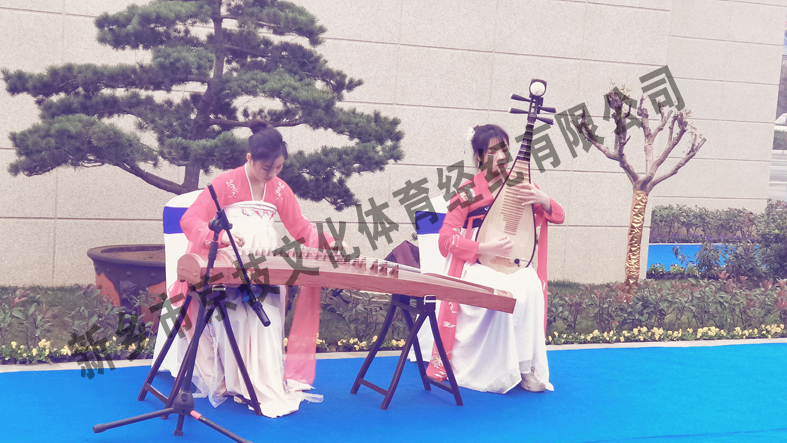 天宝华庭售楼部开放迎宾乐队