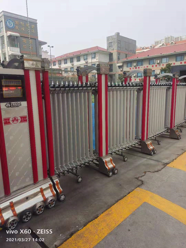 伸缩门