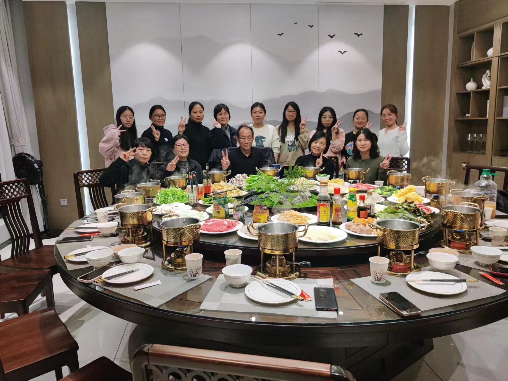 组织聚餐活动