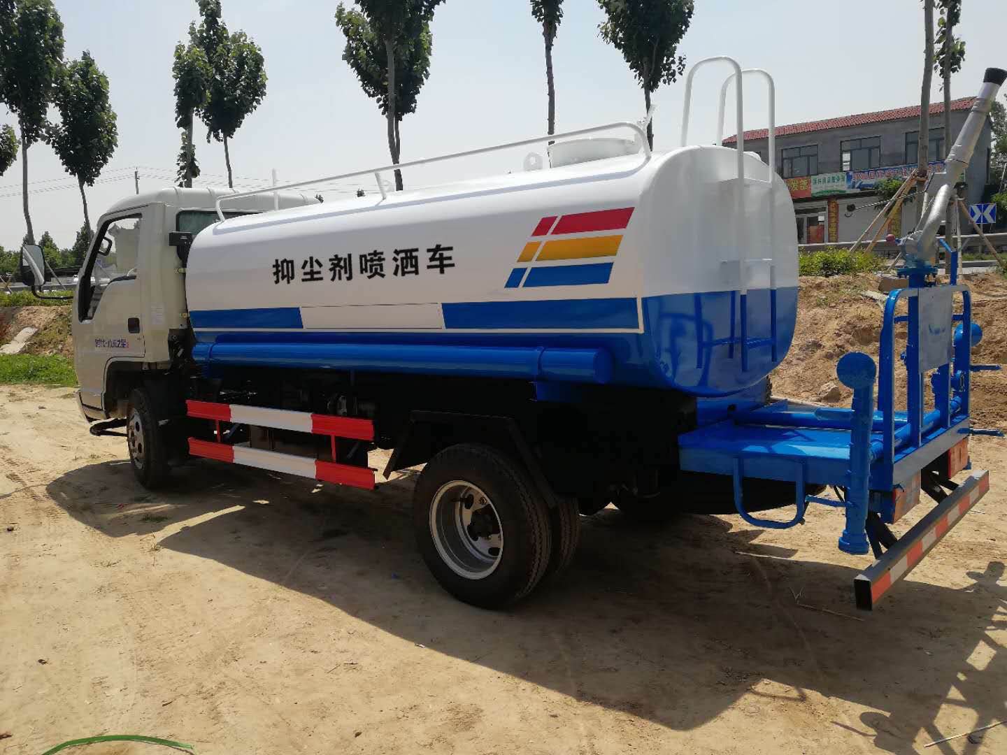 抑尘剂喷洒车 查看详情