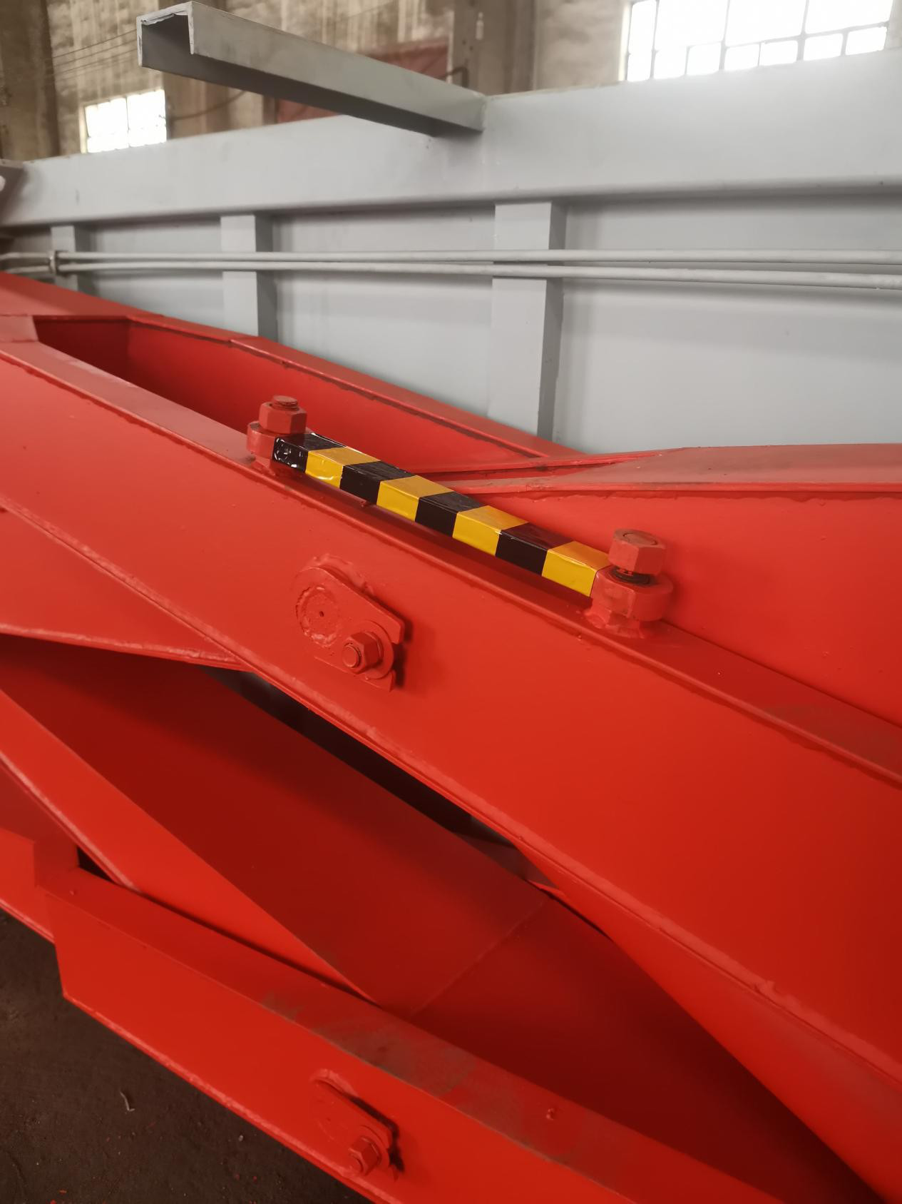 地埋式压缩垃圾转运站安全装置