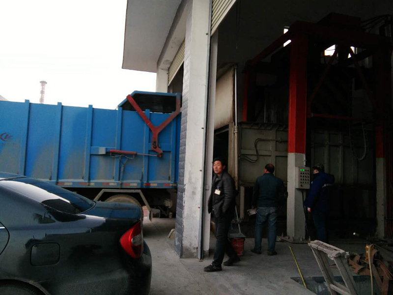 垂直式垃圾中转站与垃圾车对接
