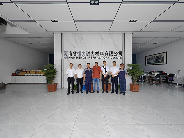 伊朗客户到恒力耐火材料公司参观考察
