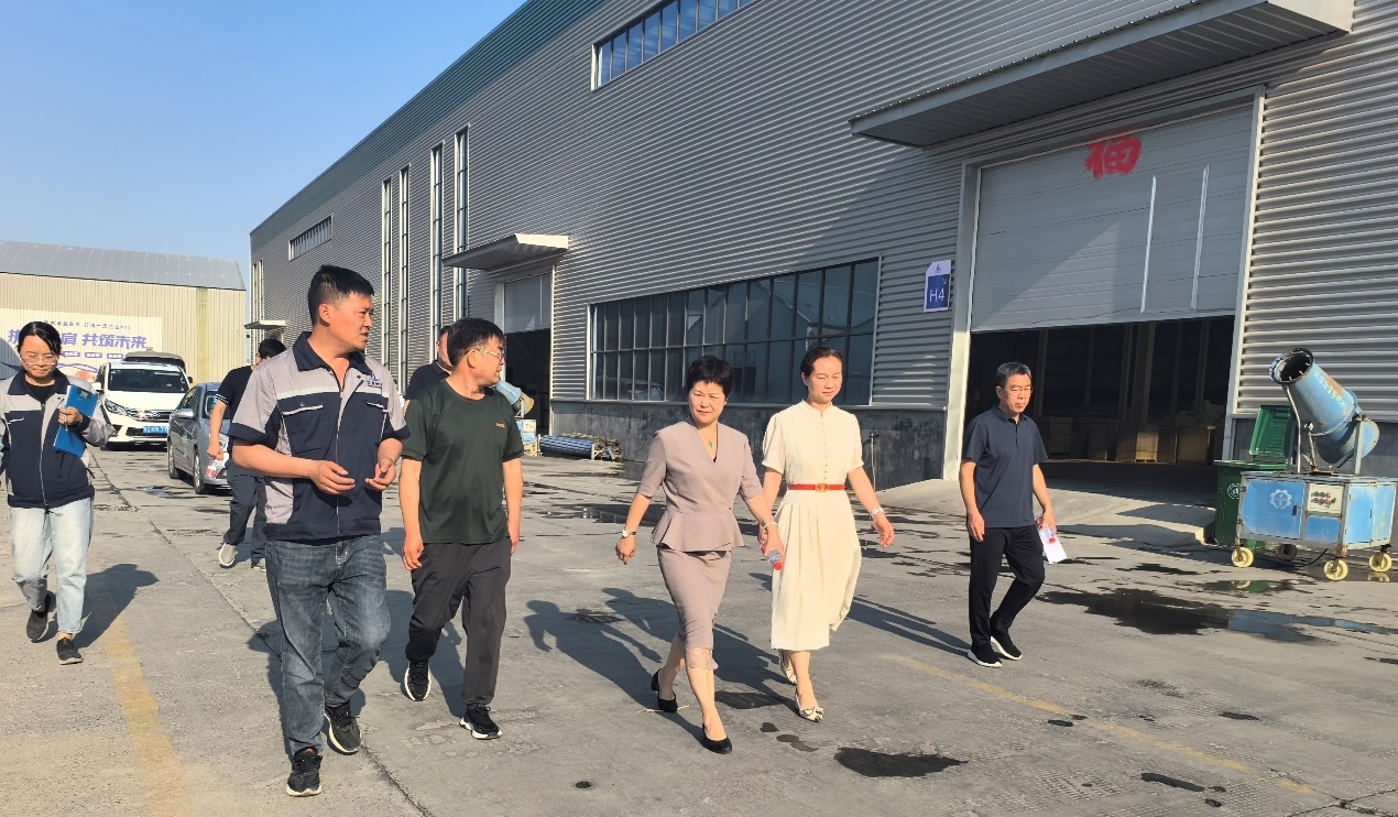 新乡市政协领导一行到恒力耐火材料公司视察