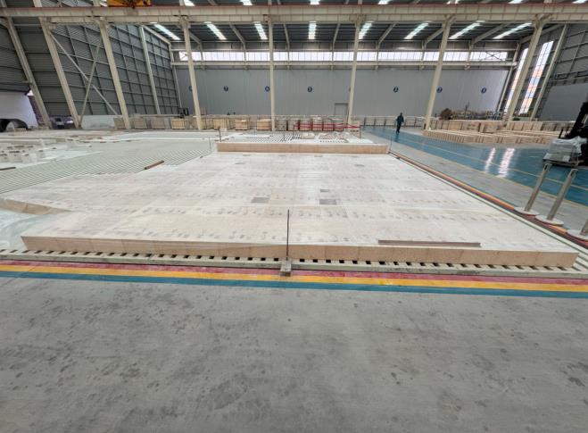 出口埃及的玻璃瓶窑炉池底大砖组装完毕
