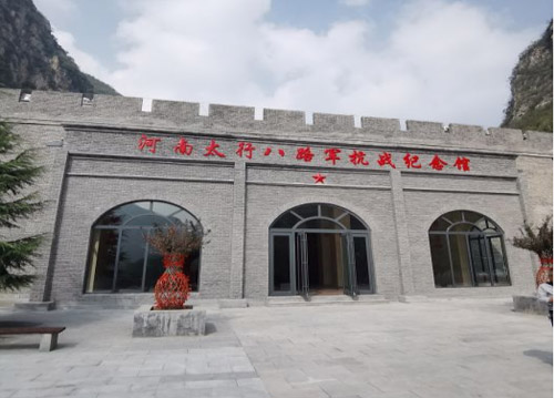 龙卧岩