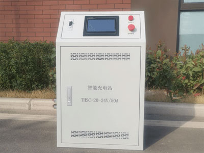 自动伸缩充电机