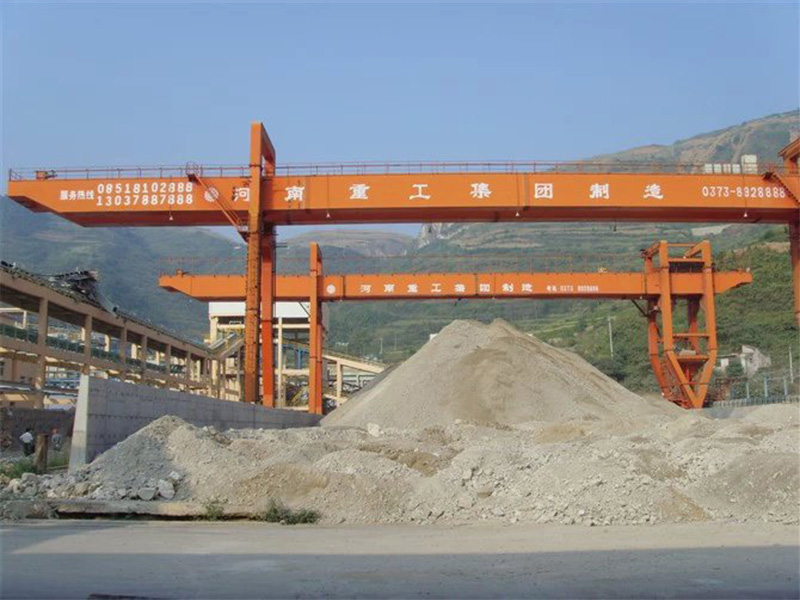 裝卸橋門式起重機(jī)