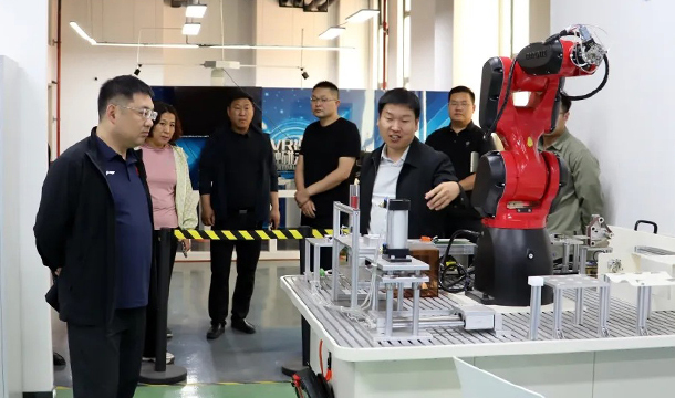 新乡市体育局深入我校开展体育运动项目专题调研