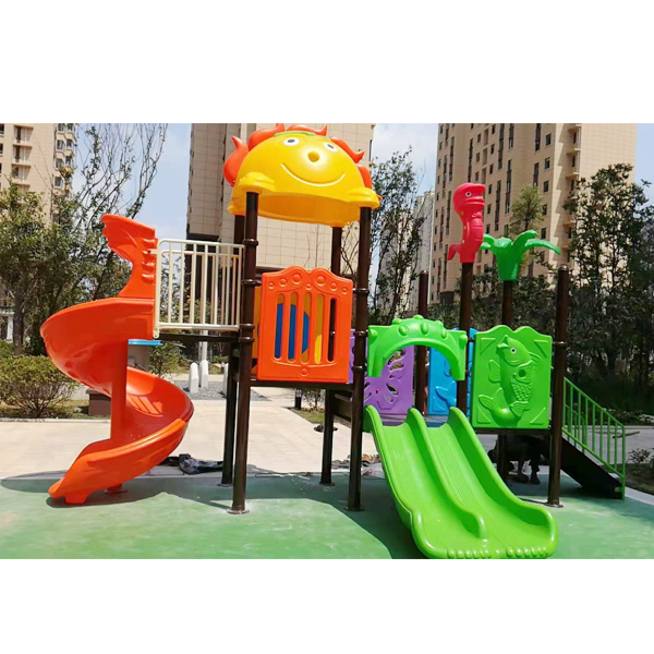 幼儿园大型滑滑梯