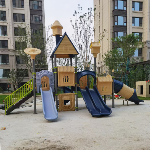 儿童塑料滑梯