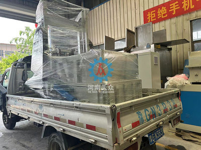 掛桶翻轉(zhuǎn)機(jī)裝車發(fā)貨