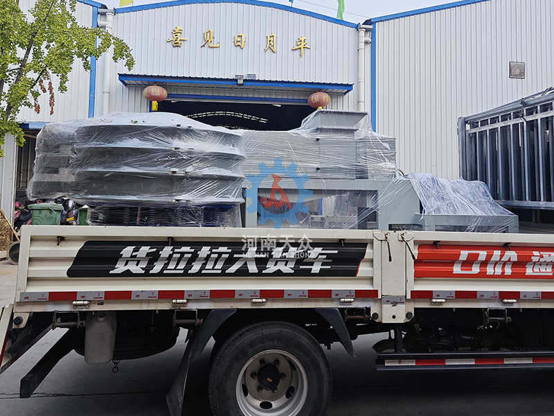 双螺旋压榨机+振动筛发货