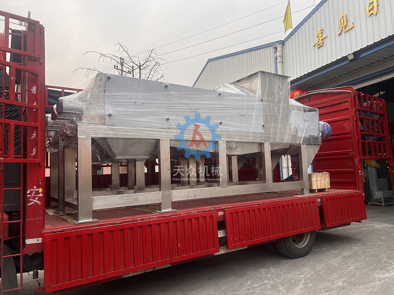 两台全304不锈钢变径压榨机发货