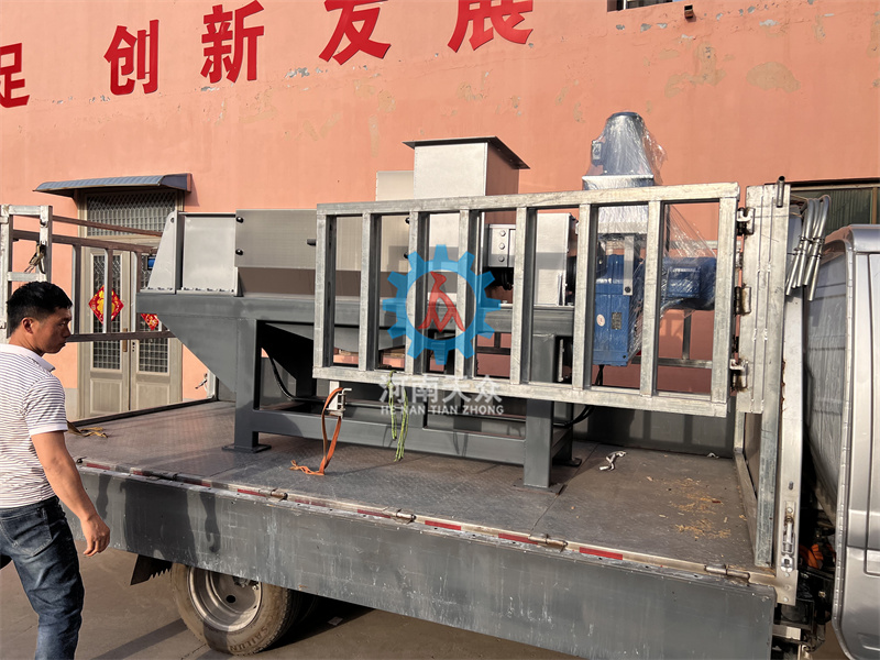 260型变径压榨脱水机发货