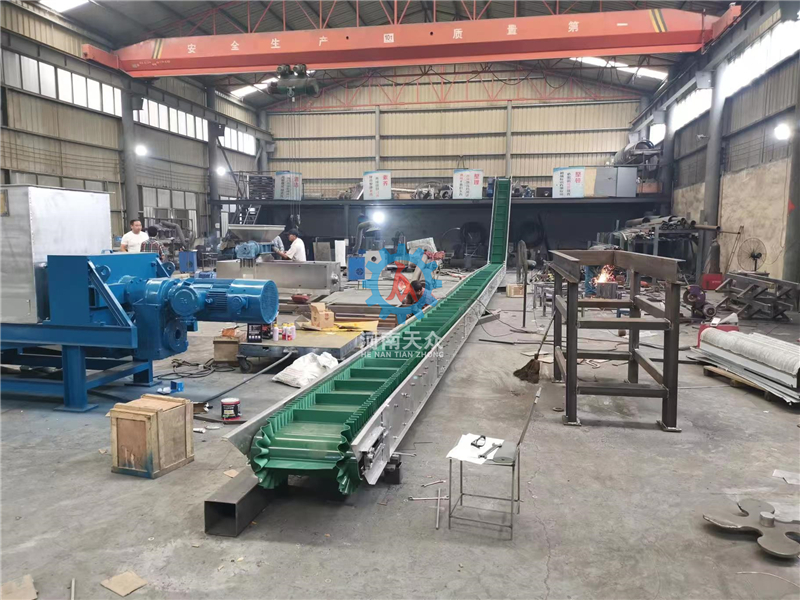 裙边皮带输送机