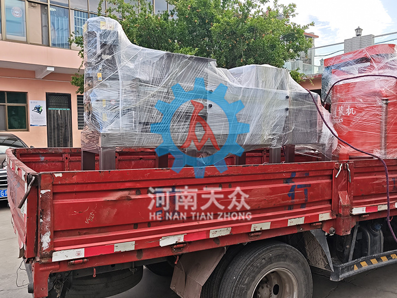 260双螺旋压榨机发货