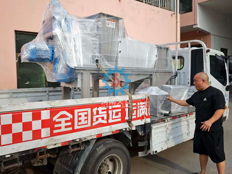 圆形摇摆筛、双螺旋压榨机发货中