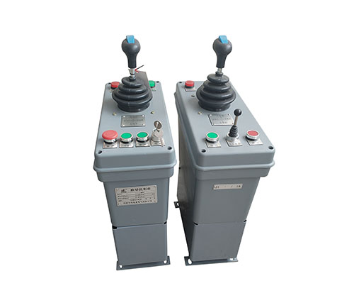起重機聯(lián)動控制臺