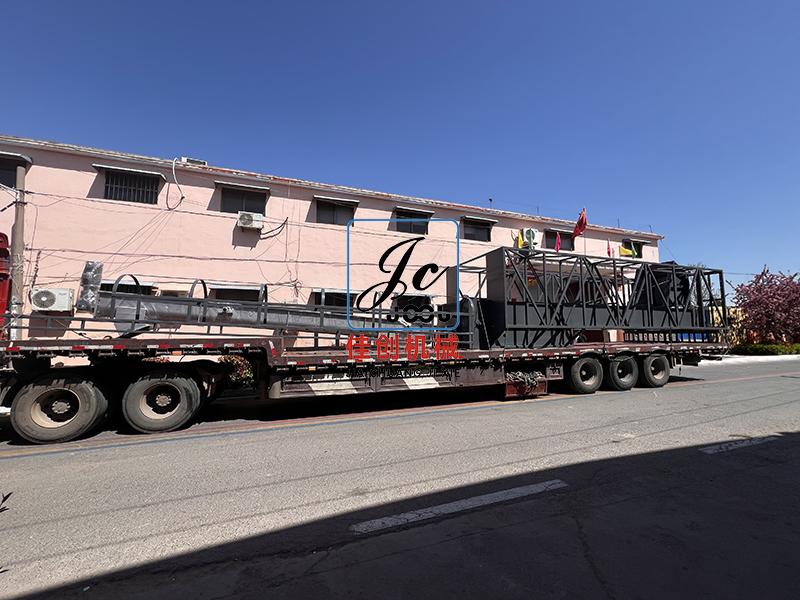 大型垂直翻斗機發(fā)貨