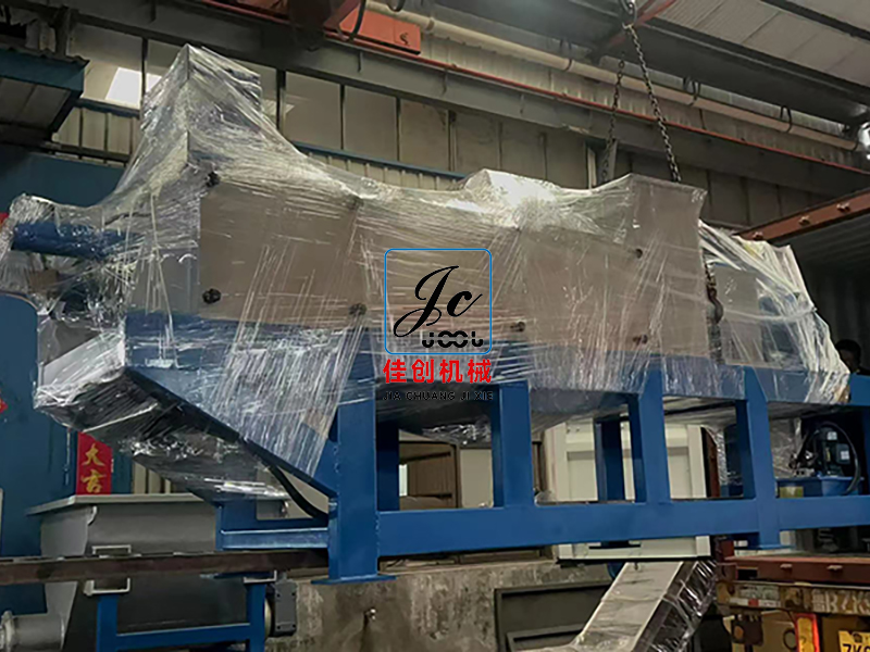 YZJ-500雙螺旋壓榨機發(fā)往青島港