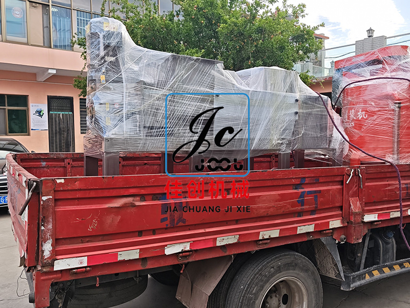 260雙螺旋壓榨機發(fā)貨