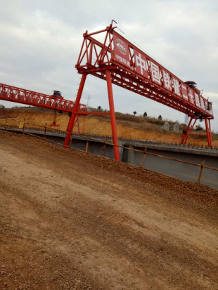 云南昭通市大山包一级公路二标段提梁机图