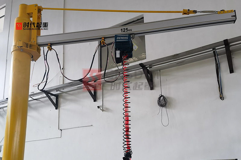 湖北铝合金轨道式悬臂起重机