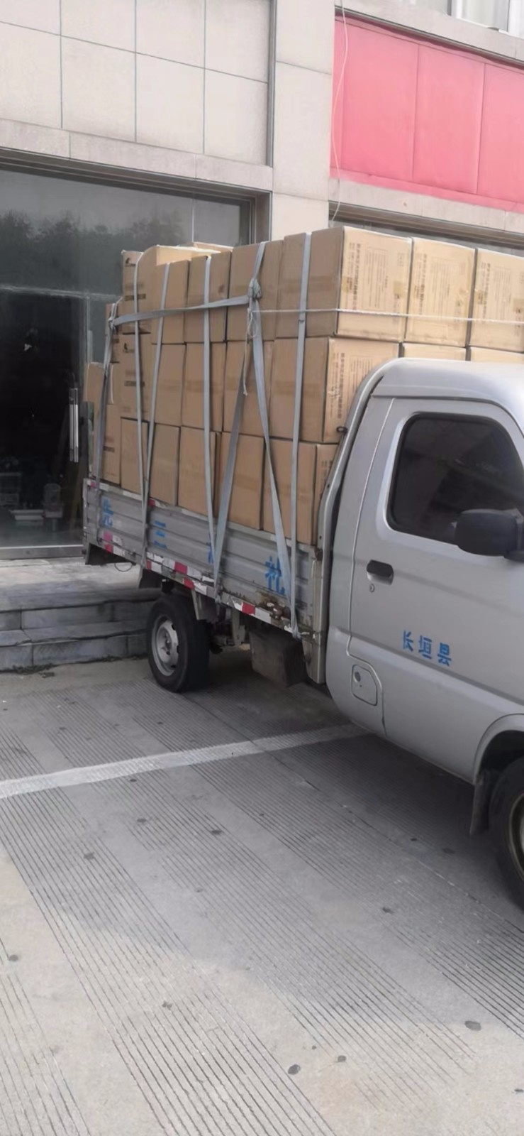 防震灯具发货