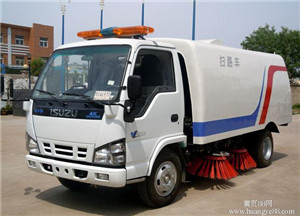 驾驶式扫地车