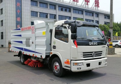 东风多利卡扫路车