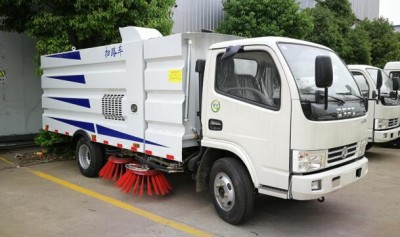 东风多利卡扫路车