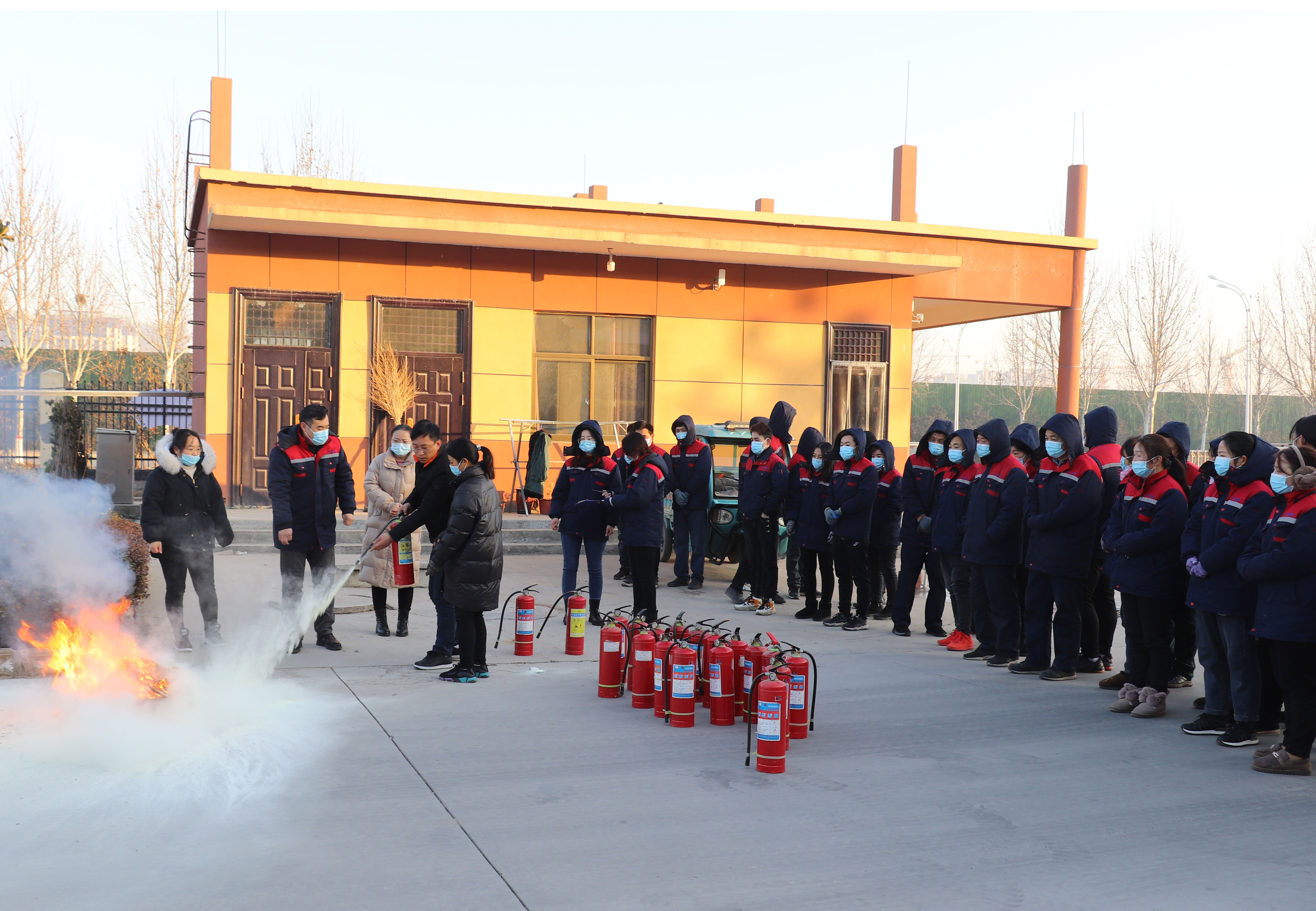【龙八国际】组织开展冬季消防安全应急演练！