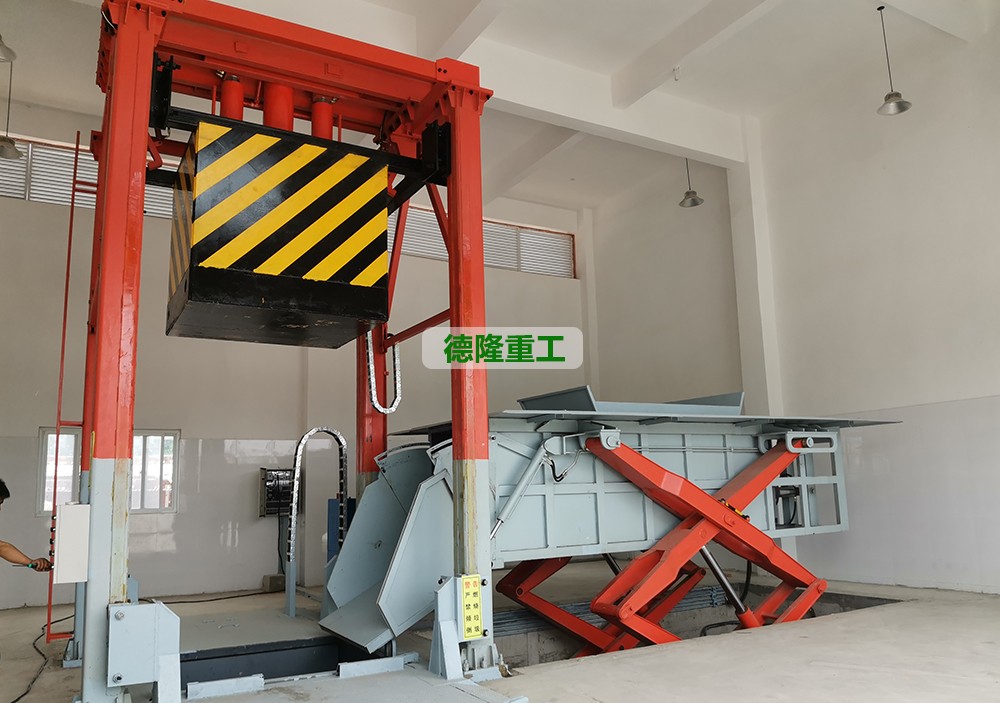 垂直式垃圾压缩设备配套垃圾储存箱（上料机装置）安装现场