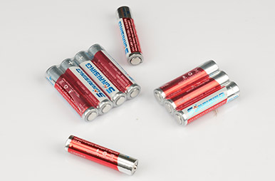 What are the precautions for using batteries?