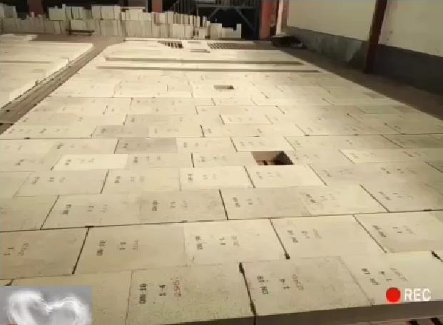 The Pre-assembled tank bottom fireclay blocks be inspected by the ltaly glass factory engineers.