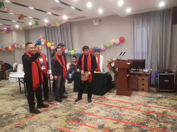 韩总投球.jpg