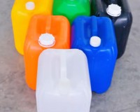 25升塑料桶是否有配套的盖子或密封件，以确保存储物品的安全性？