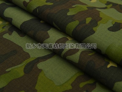 TC 80/20  21*21/108*58  190GSM 三立格 rib-stop 66#绿 CP