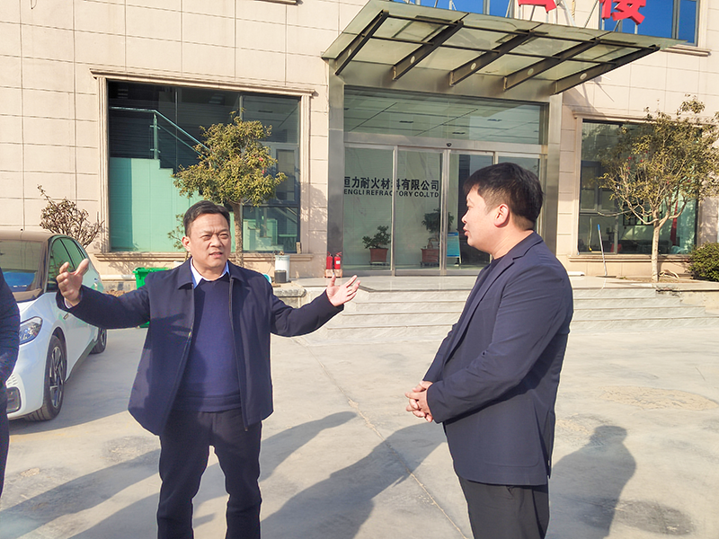 新乡市凤泉区区长一行到河南恒力耐火材料进行走访调研