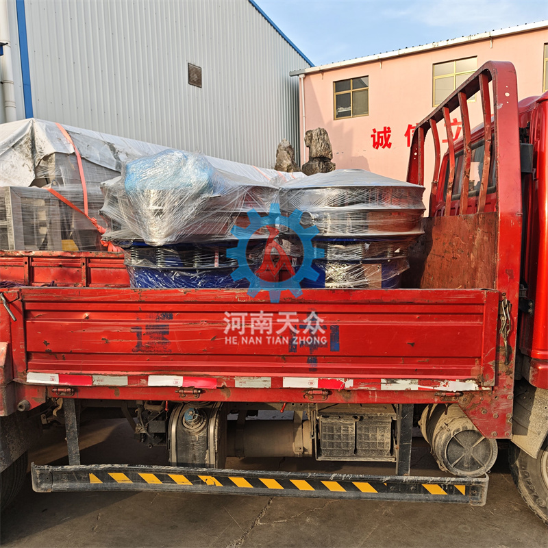 兩臺(tái)600型旋振篩發(fā)貨.jpg