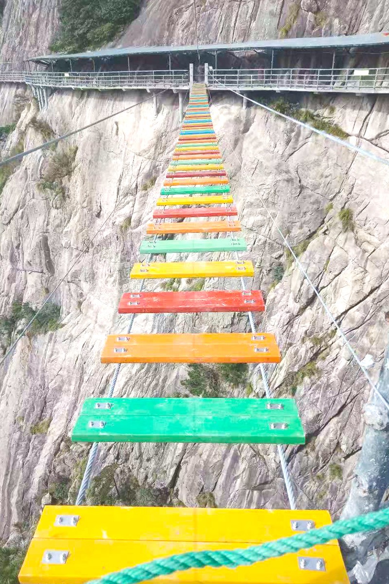 步步惊心-安微明堂山吊桥