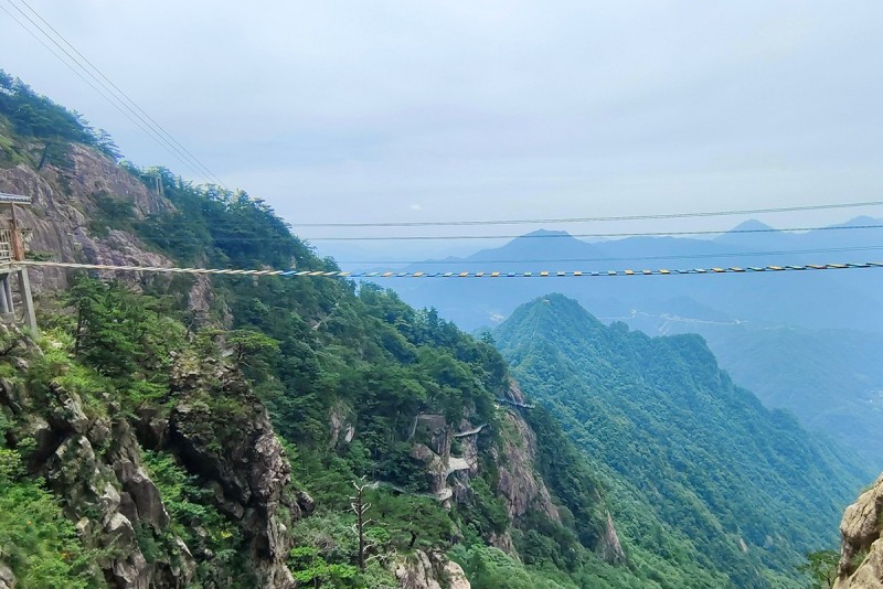 步步惊心-安微明堂山吊桥