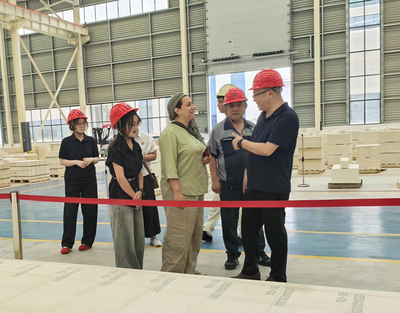 Middle East Glass Group visits Hengli Refractory for Communication and Inspection
