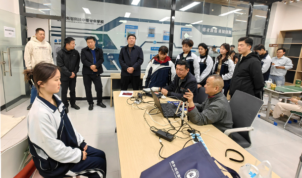 新乡市招办主任王果果带队视察指导我校高考报名信息采集工作