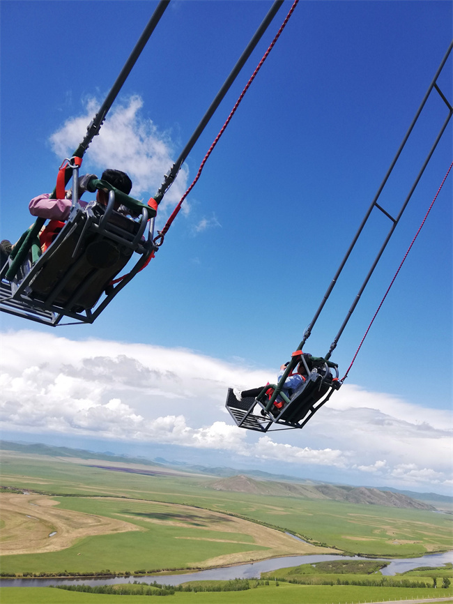 新世纪游乐高空秋千项目