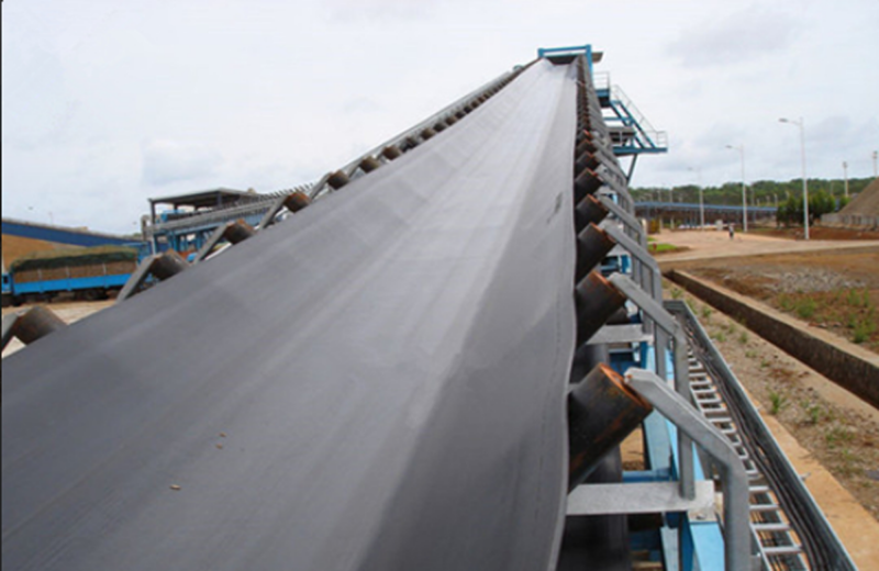 DTC大倾角带式输送机