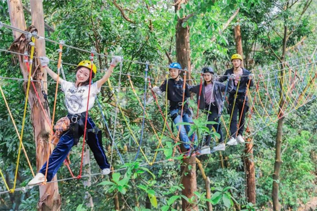 新世纪游乐丛林穿越项目