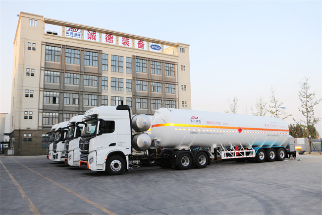 ▲新鄉(xiāng)誠德低溫液體運輸半掛車