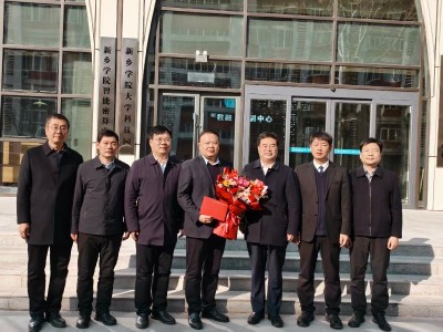 新鄉市副市長、新鄉縣委書記祝顯成慰問優秀專家李明科